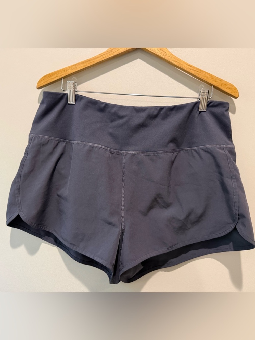 GAIAM Women's Athletic Shorts in Gray Size XL